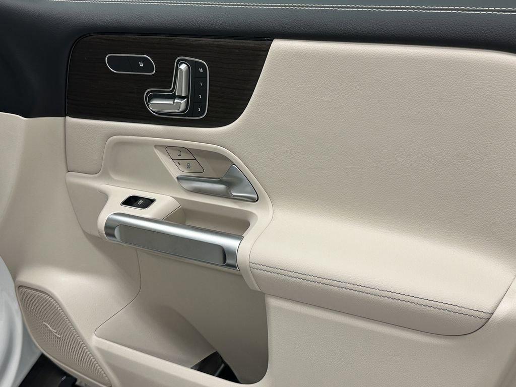 new 2025 Mercedes-Benz GLB 250 car, priced at $49,460