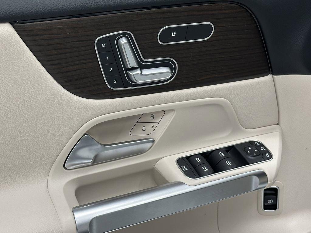 new 2025 Mercedes-Benz GLB 250 car, priced at $49,460