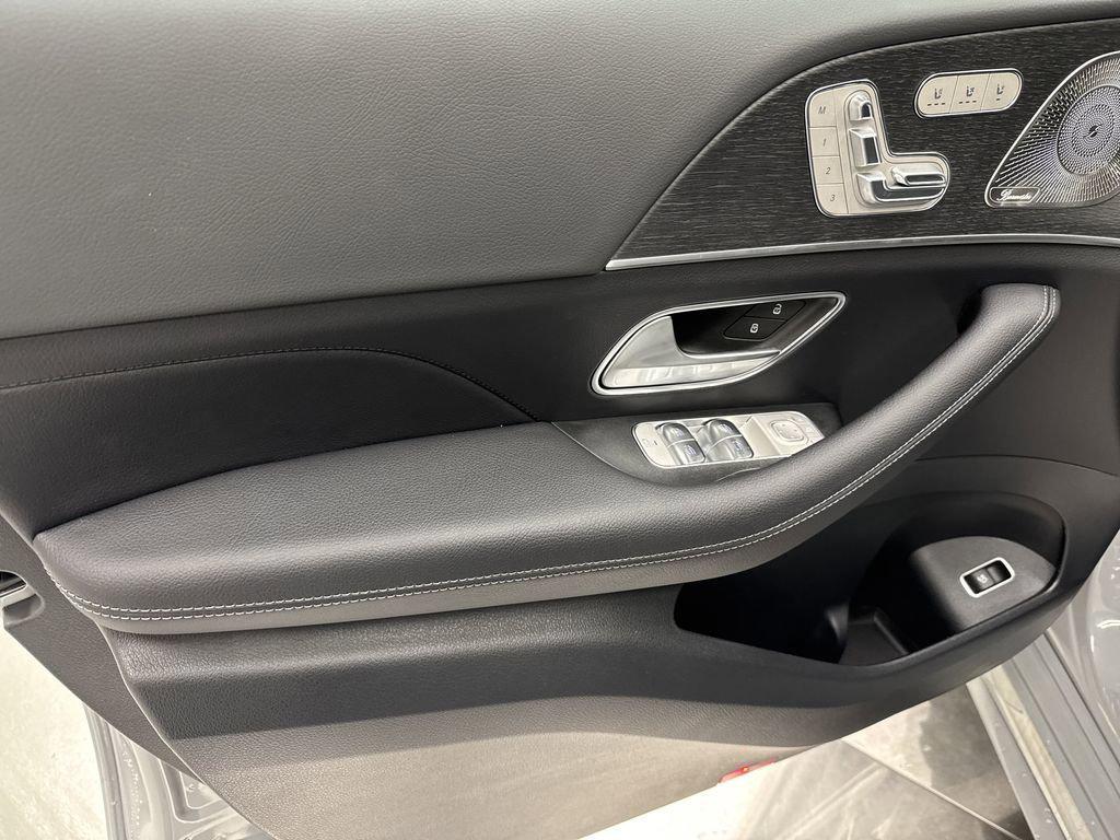 new 2025 Mercedes-Benz GLE 450 car, priced at $88,125