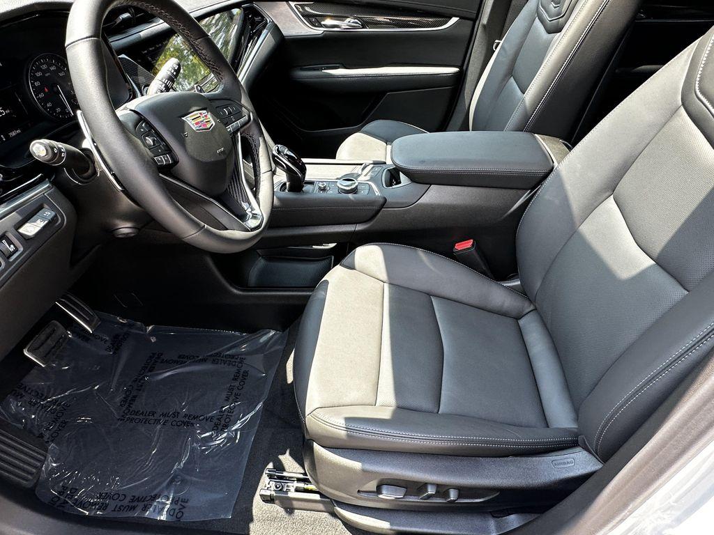 used 2025 Cadillac XT6 car, priced at $53,934