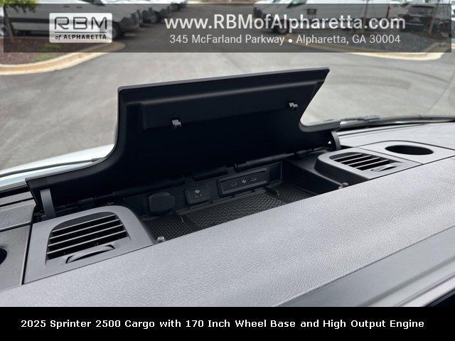 new 2025 Mercedes-Benz Sprinter 2500 car