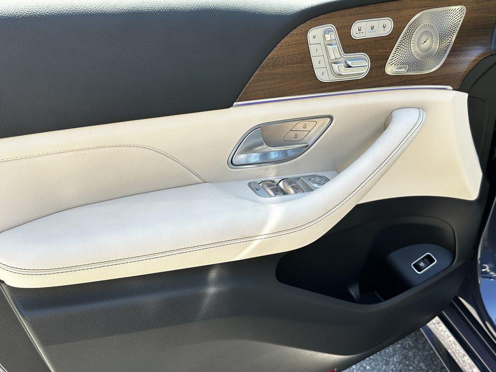 Mercedes-Benz GLE view 11