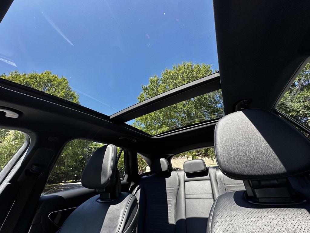 Mercedes-Benz GLC view 33