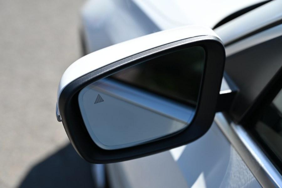 BMW 3 Series view 14
