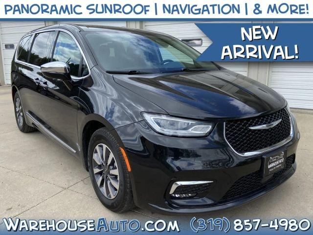 used 2023 Chrysler Pacifica Hybrid car, priced at $29,900