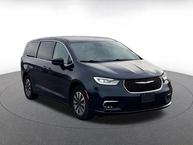 used 2023 Chrysler Pacifica Hybrid car, priced at $24,173