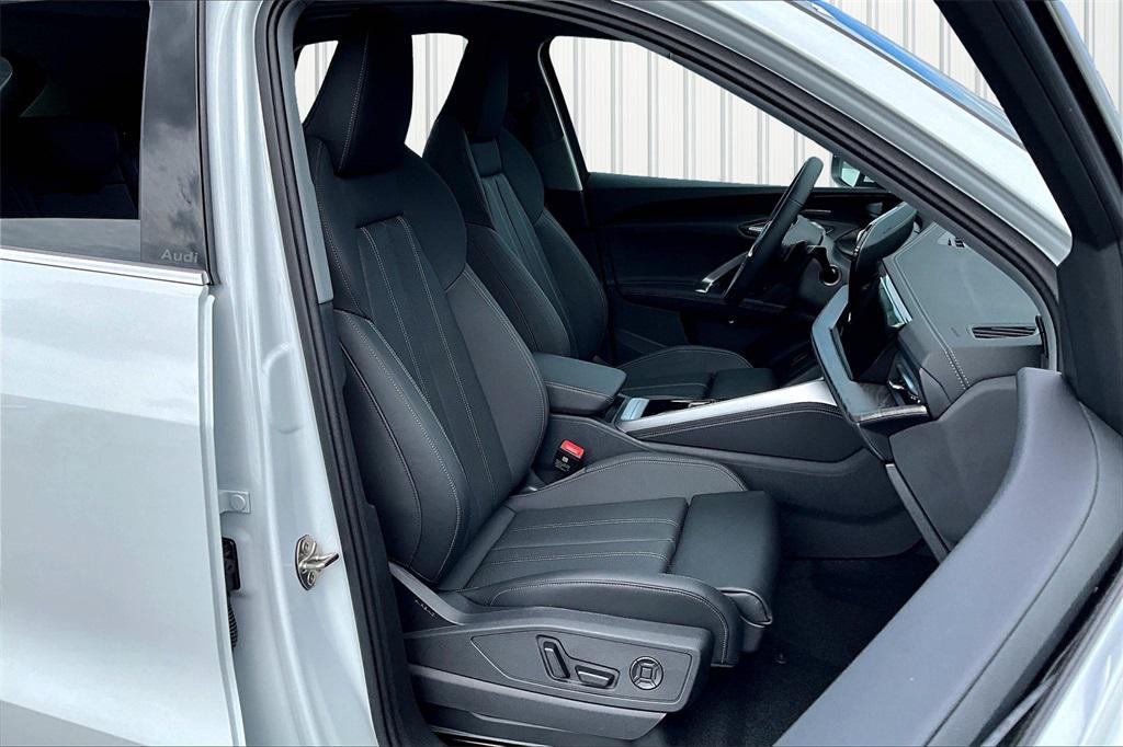 new 2025 Audi Q5 car, priced at $62,080