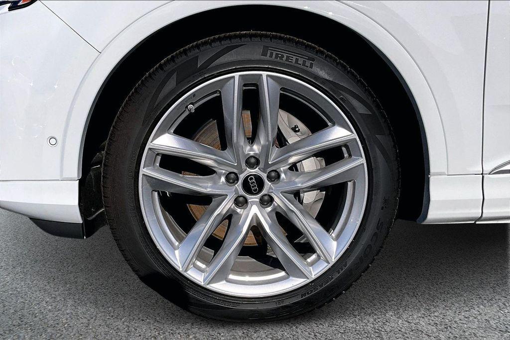 new 2025 Audi Q7 car, priced at $76,480