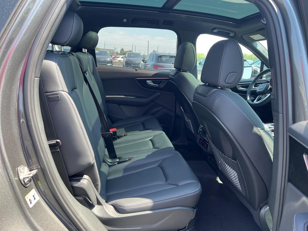 new 2025 Audi Q7 car, priced at $76,335