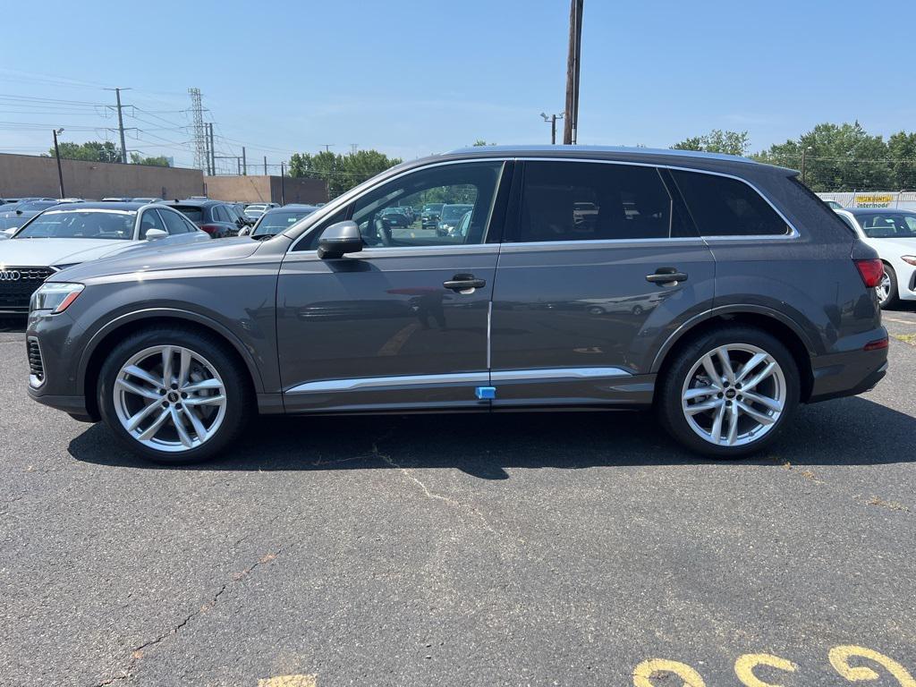 new 2025 Audi Q7 car, priced at $76,335