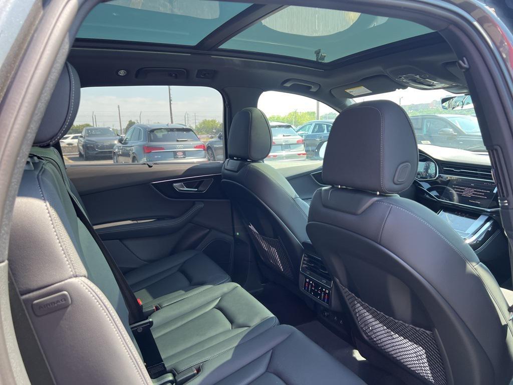 new 2025 Audi Q7 car, priced at $76,335