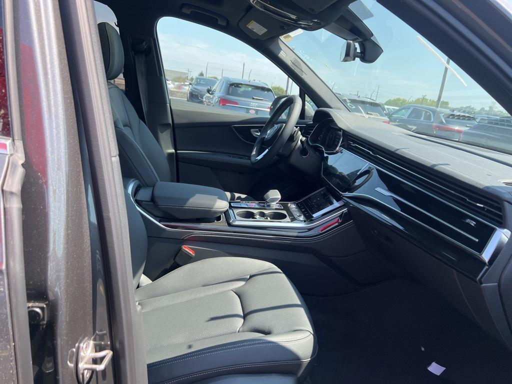 new 2025 Audi Q7 car, priced at $76,335
