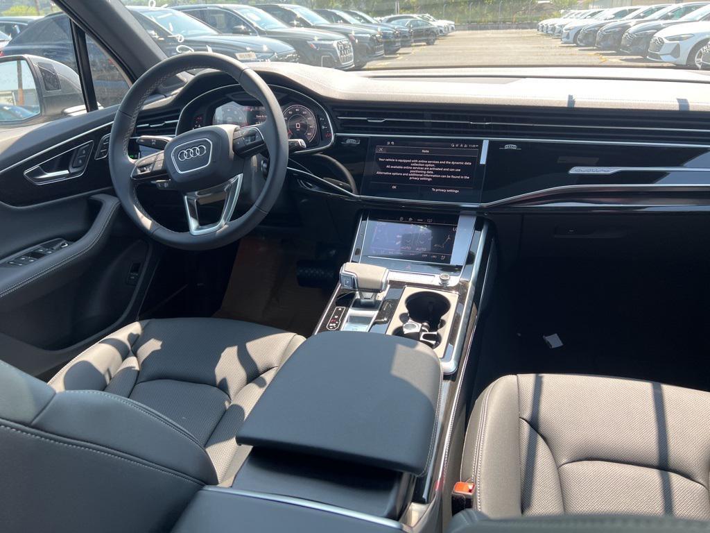 new 2025 Audi Q7 car, priced at $76,335