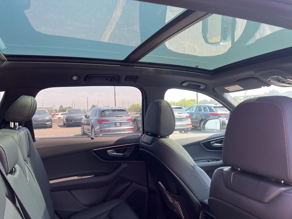 new 2025 Audi Q7 car, priced at $76,335