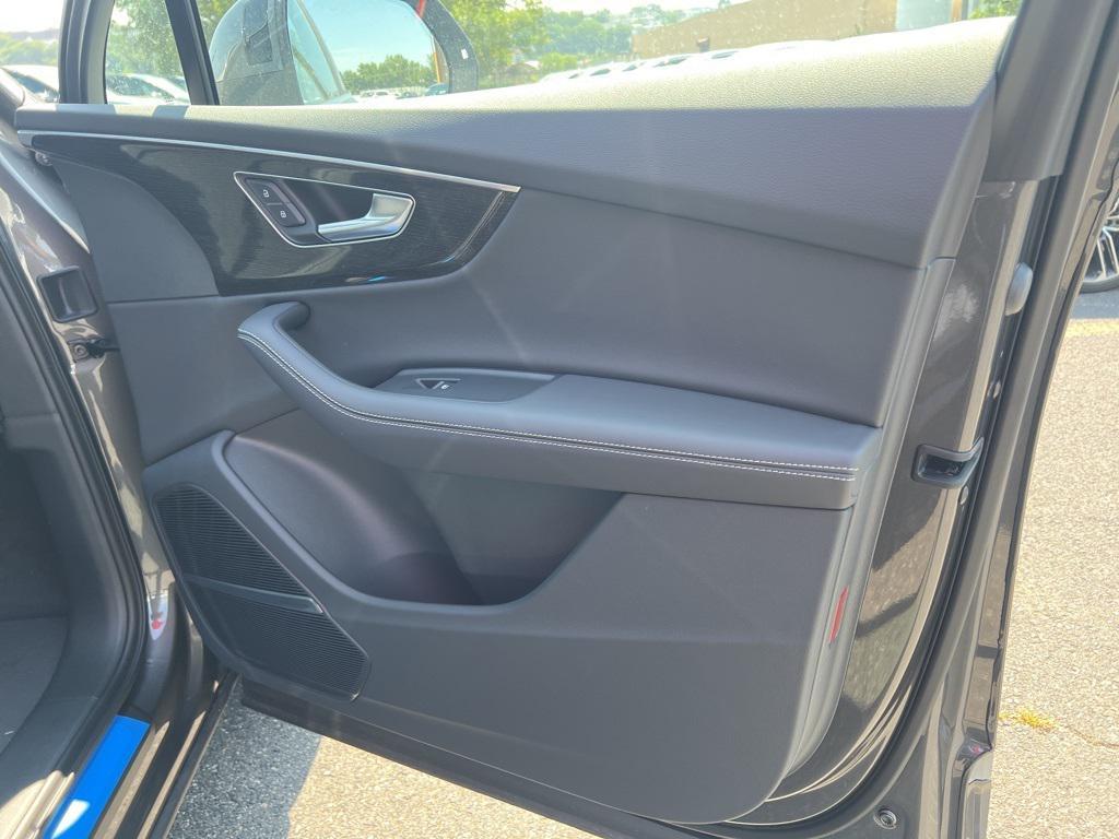 new 2025 Audi Q7 car, priced at $76,335