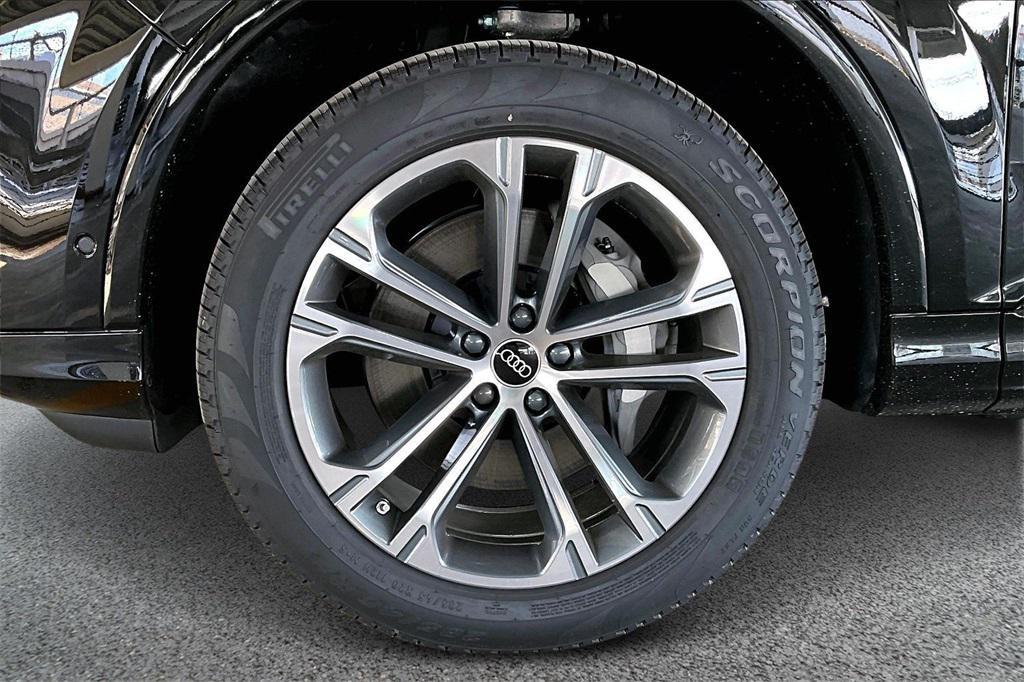 new 2026 Audi Q7 car, priced at $68,160