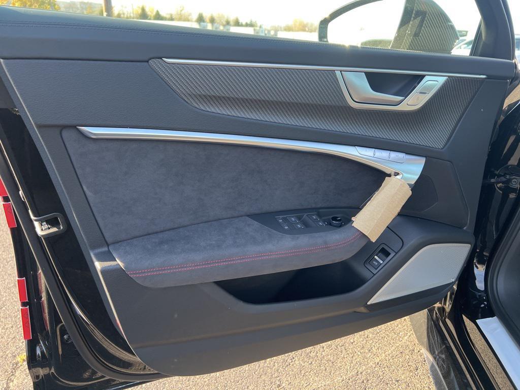 new 2025 Audi RS 6 Avant car, priced at $155,890