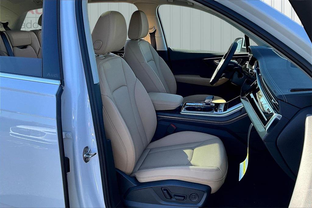 new 2025 Audi Q7 car, priced at $76,480