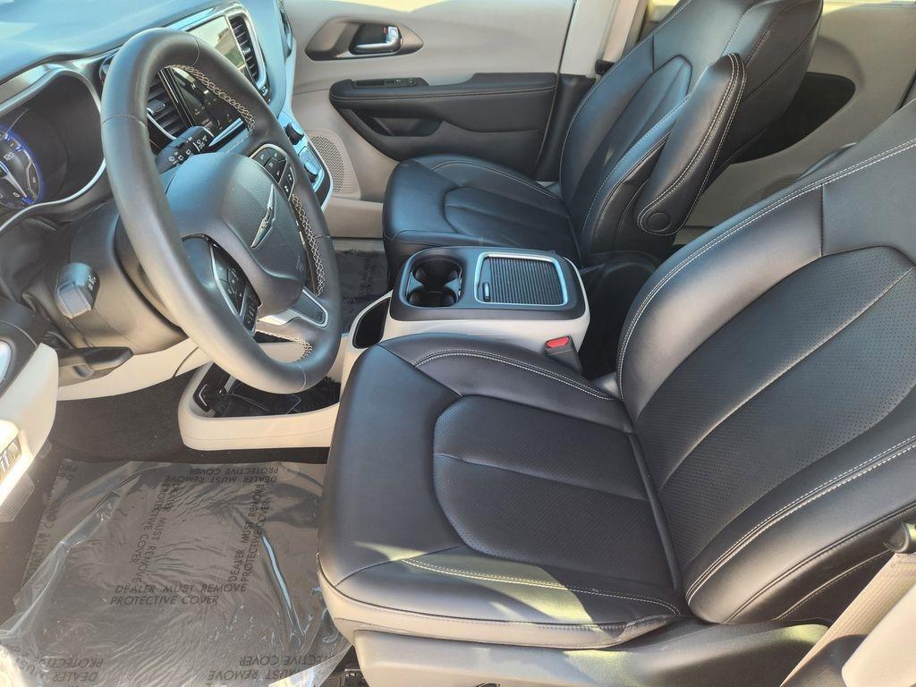 used 2024 Chrysler Pacifica car, priced at $28,500