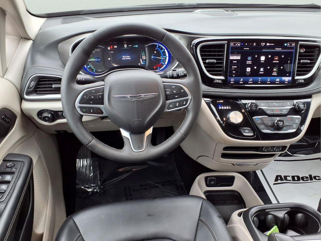 used 2024 Chrysler Pacifica Hybrid car, priced at $28,895