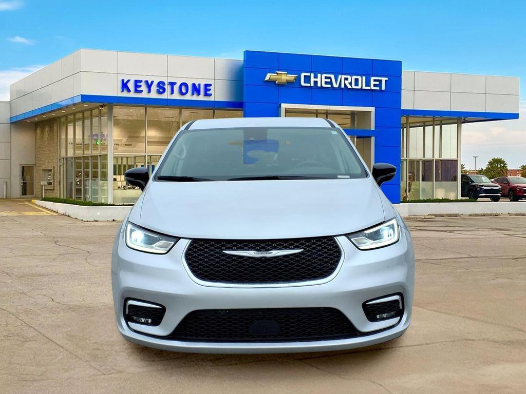 used 2024 Chrysler Pacifica car, priced at $28,395
