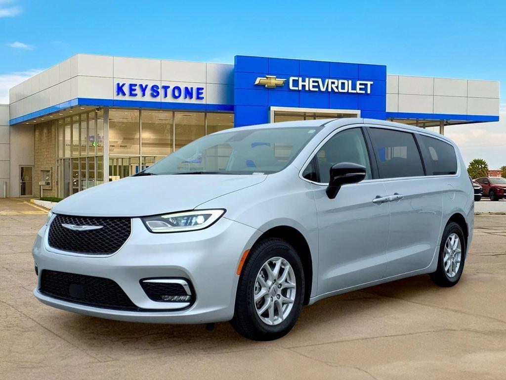 used 2024 Chrysler Pacifica car, priced at $28,395