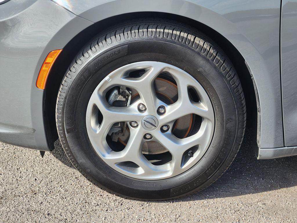 used 2023 Chrysler Pacifica car, priced at $28,891