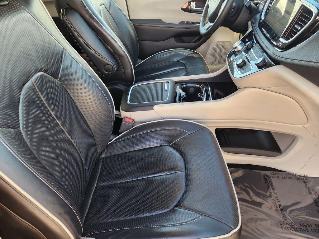 used 2023 Chrysler Pacifica car, priced at $28,891