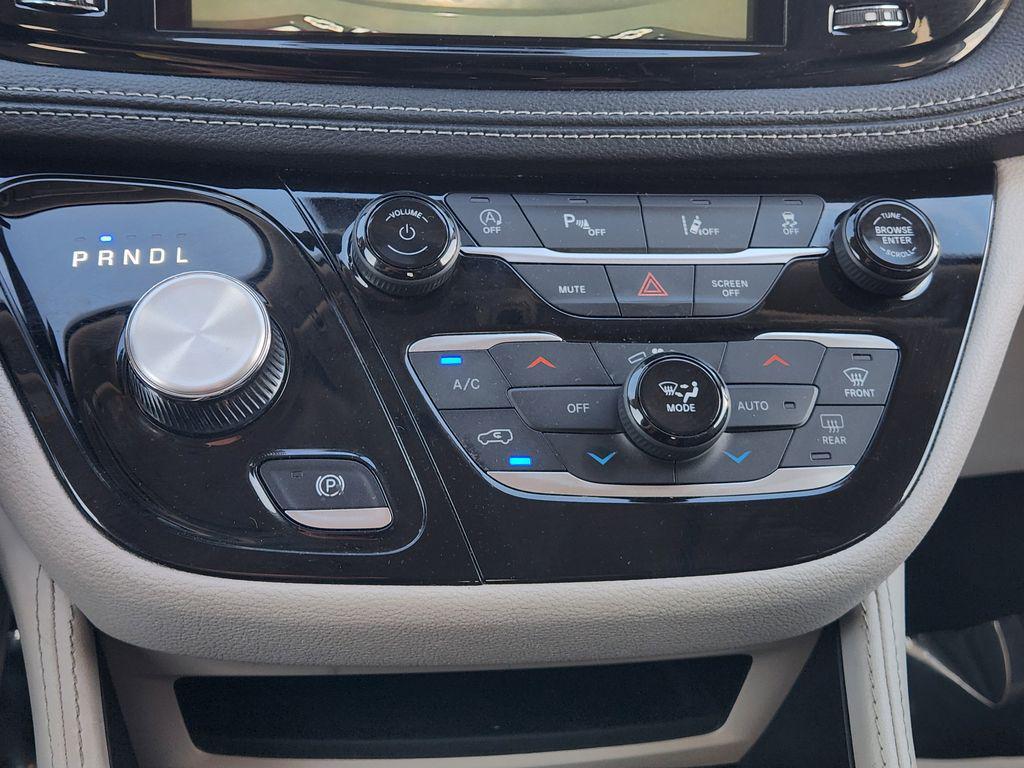 used 2023 Chrysler Pacifica car, priced at $28,891