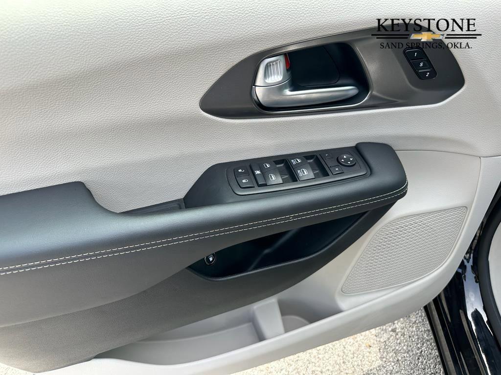 used 2024 Chrysler Pacifica Hybrid car, priced at $33,800