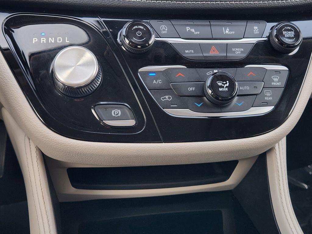 used 2023 Chrysler Pacifica car, priced at $28,000