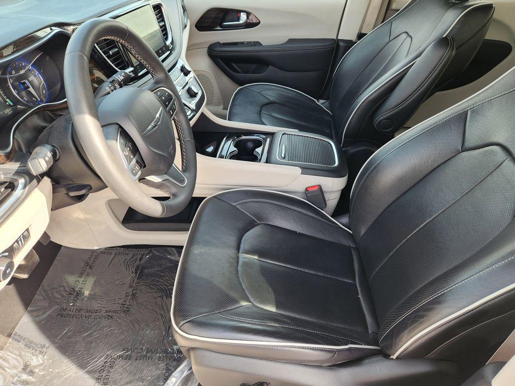used 2023 Chrysler Pacifica car, priced at $28,400