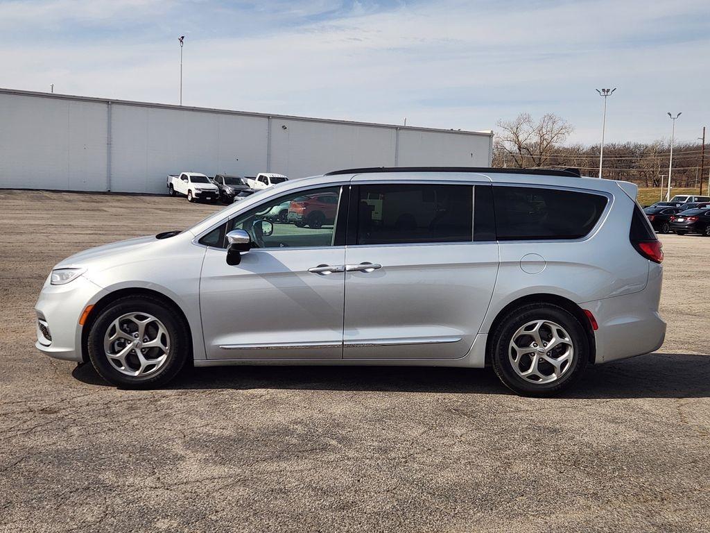 used 2023 Chrysler Pacifica car, priced at $28,000