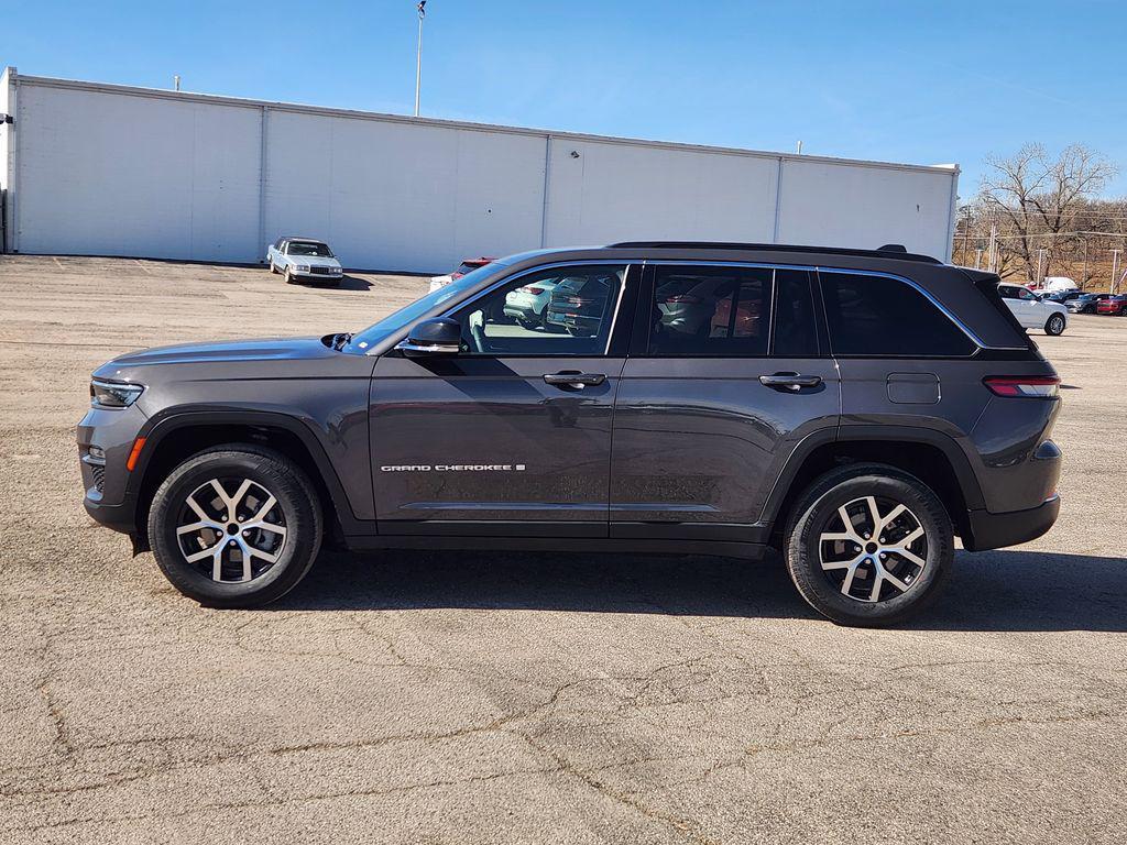 used 2024 Jeep Grand Cherokee car, priced at $27,500