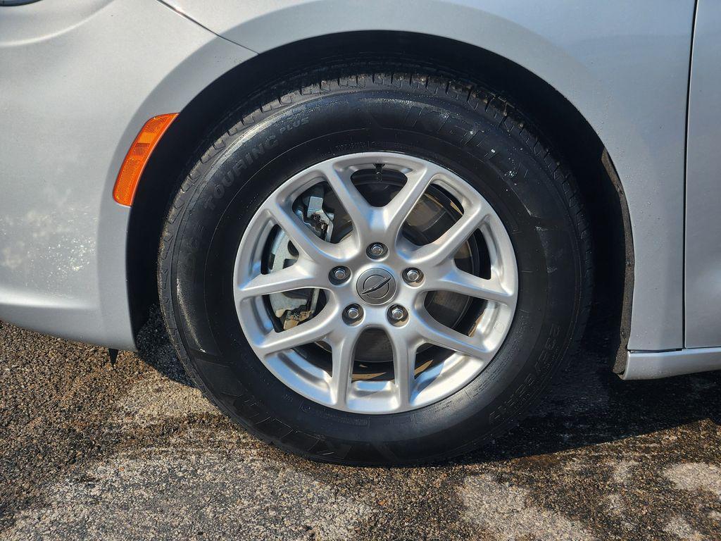 used 2024 Chrysler Pacifica car, priced at $28,000