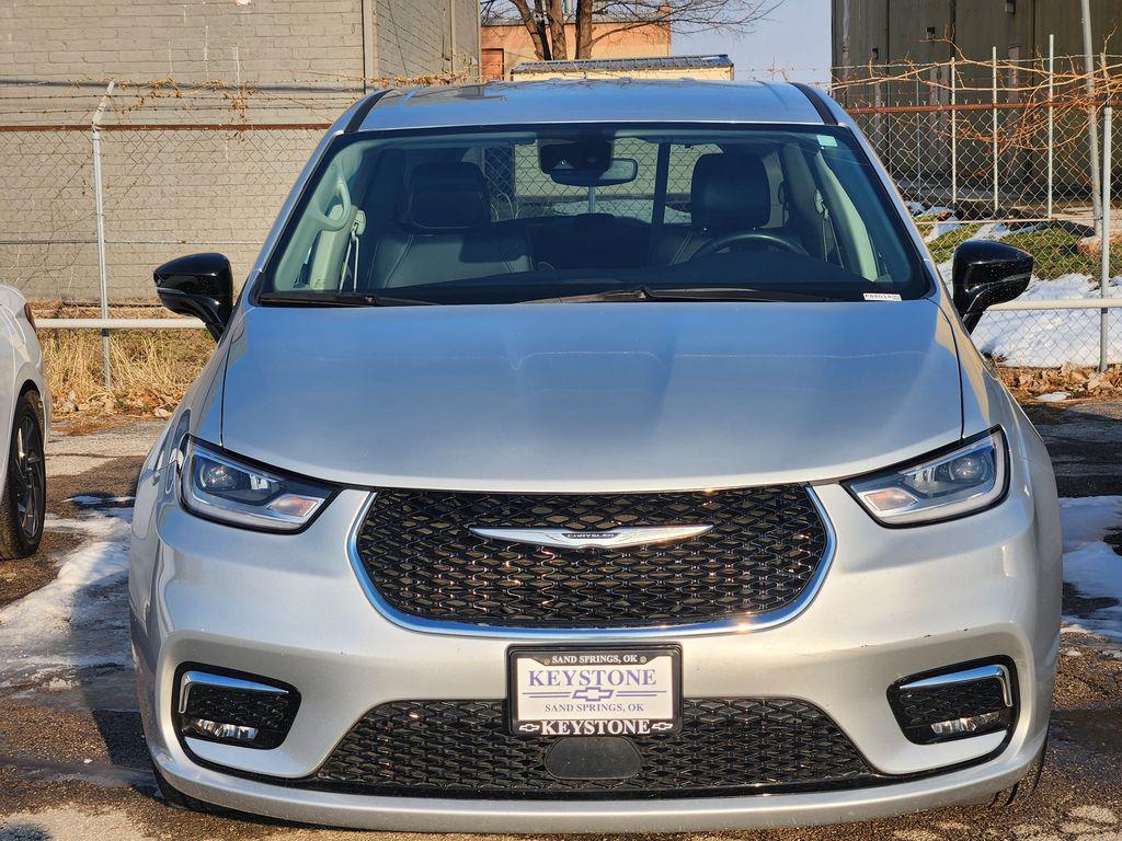 used 2024 Chrysler Pacifica car, priced at $28,000