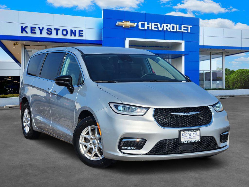 used 2024 Chrysler Pacifica car, priced at $28,000