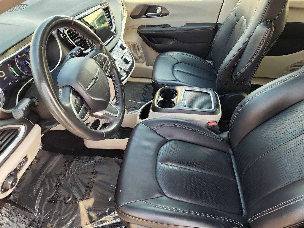 used 2024 Chrysler Pacifica car, priced at $28,000