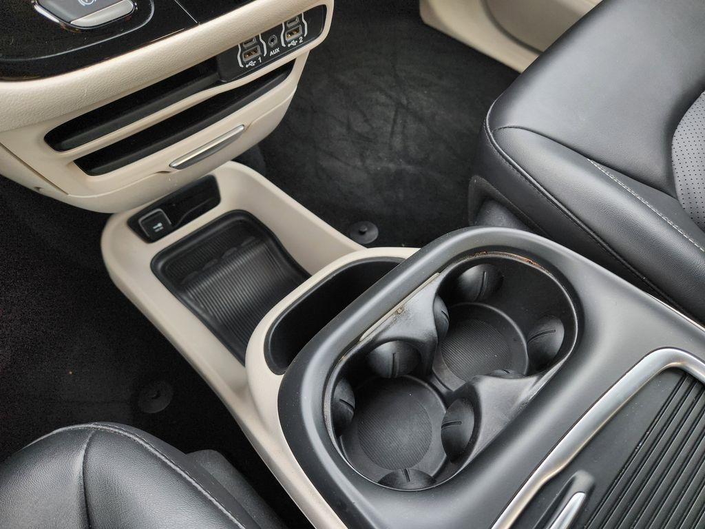 used 2024 Chrysler Pacifica car, priced at $28,000