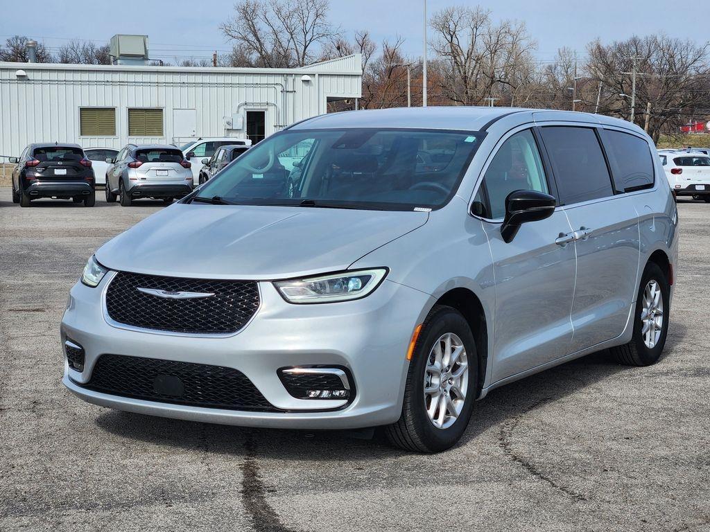 used 2024 Chrysler Pacifica car, priced at $28,000