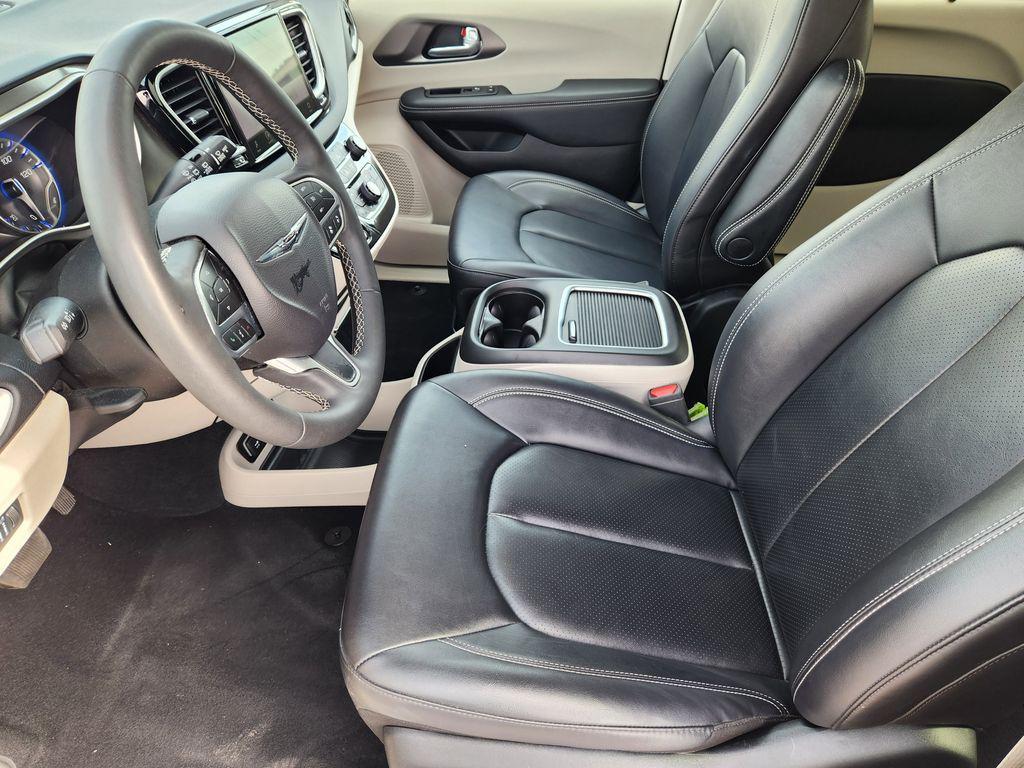 used 2024 Chrysler Pacifica car, priced at $28,500