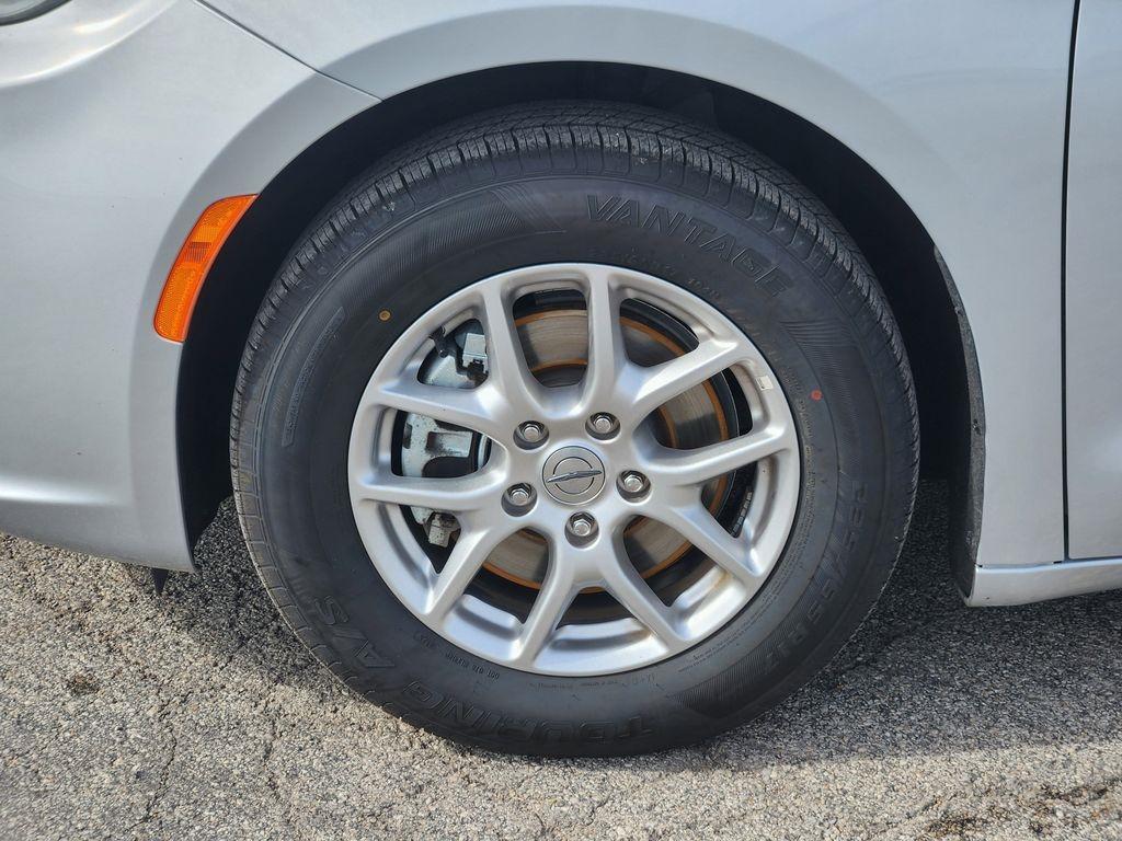 used 2024 Chrysler Pacifica car, priced at $28,000