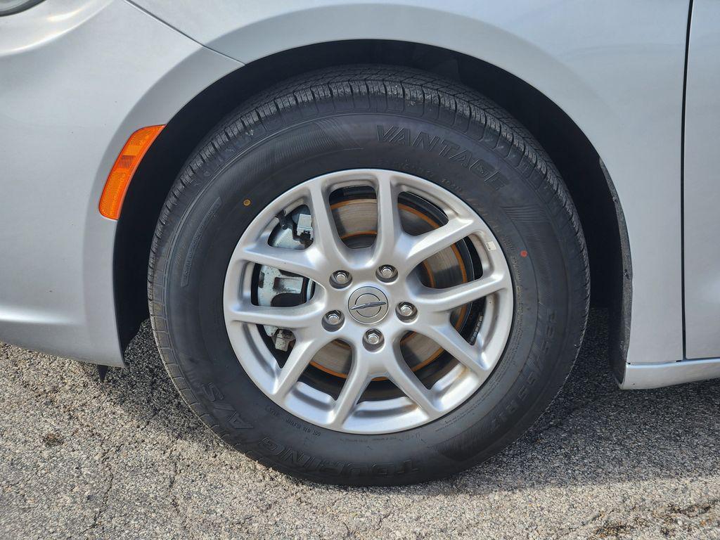 used 2024 Chrysler Pacifica car, priced at $28,500