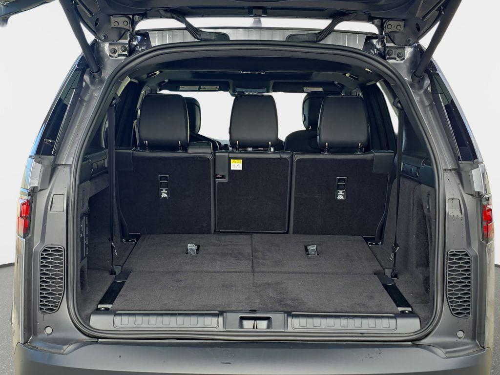 new 2026 Land Rover Discovery car, priced at $67,276