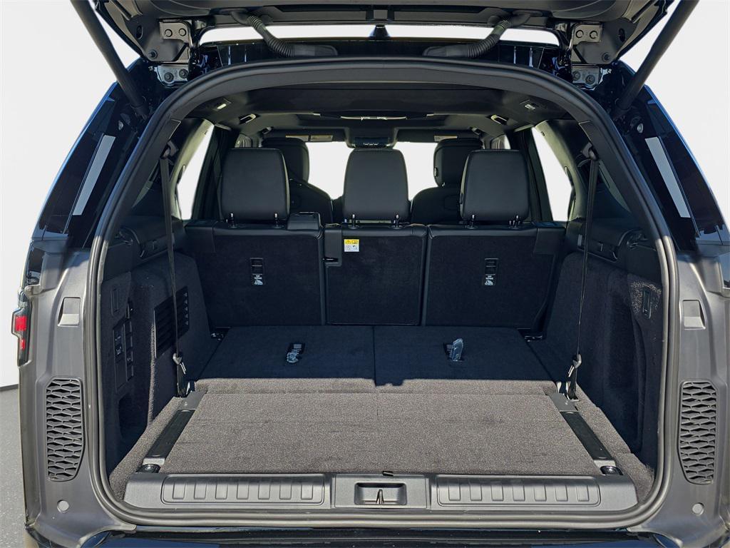 new 2026 Land Rover Discovery car, priced at $76,726