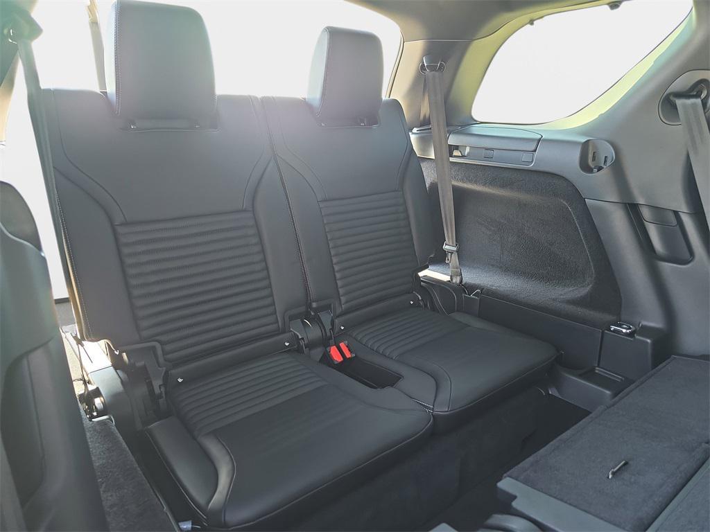 new 2025 Land Rover Discovery car, priced at $68,493
