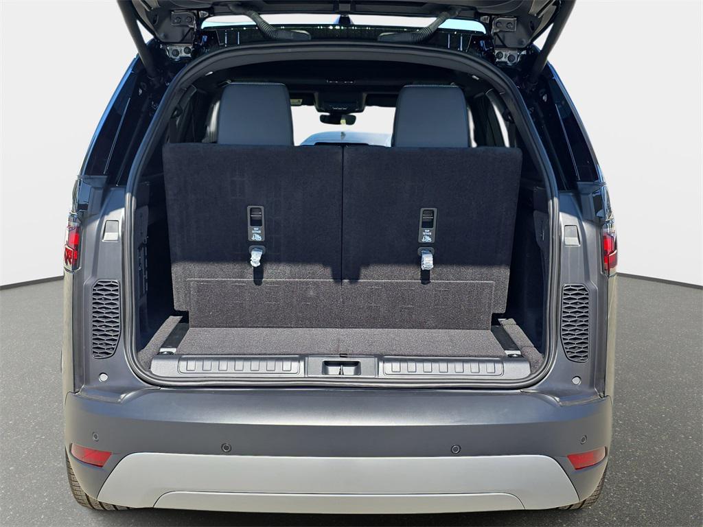 new 2025 Land Rover Discovery car, priced at $68,493