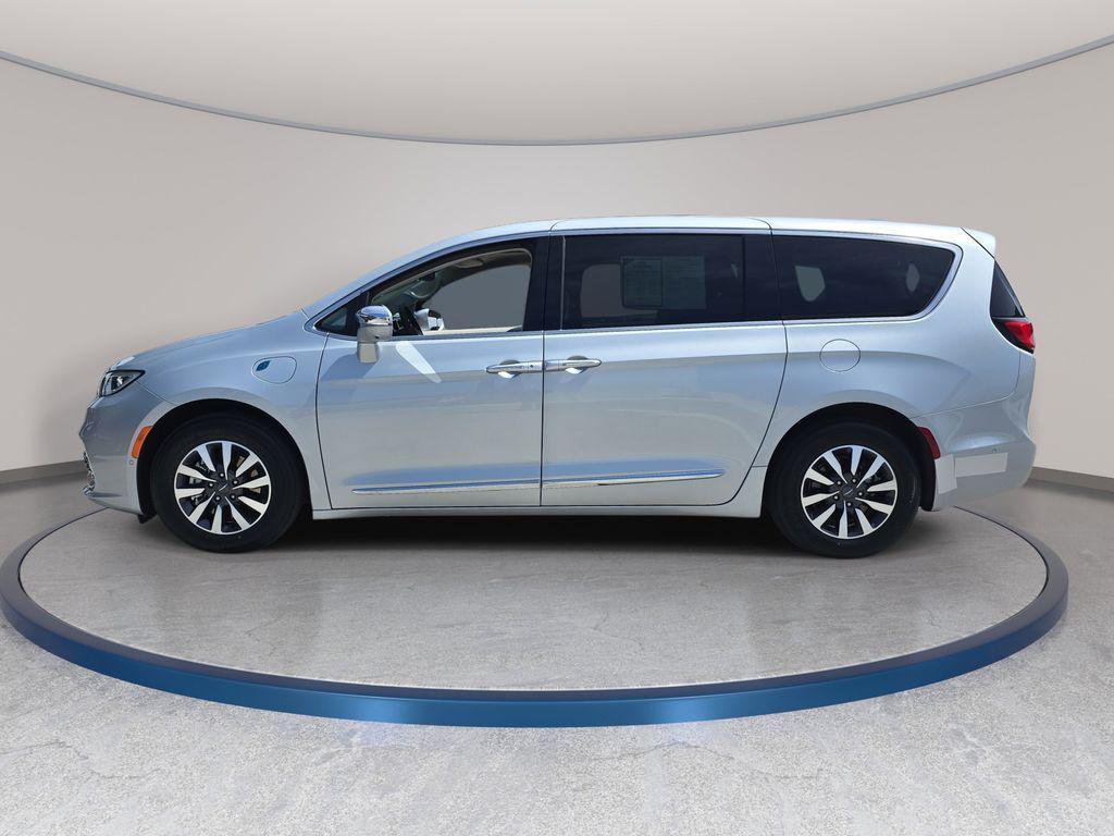 used 2022 Chrysler Pacifica Hybrid car, priced at $28,075