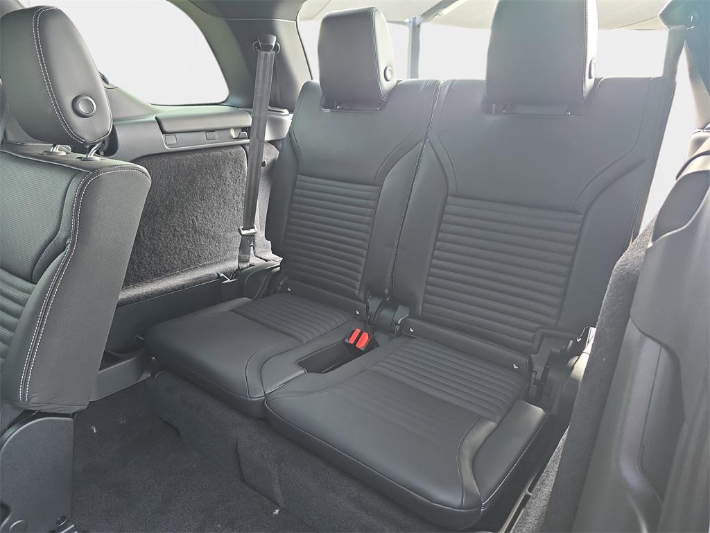 new 2026 Land Rover Discovery car, priced at $76,526