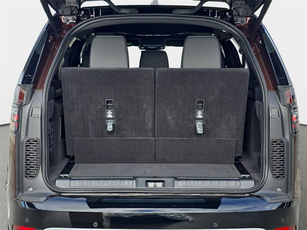 new 2026 Land Rover Discovery car, priced at $76,526